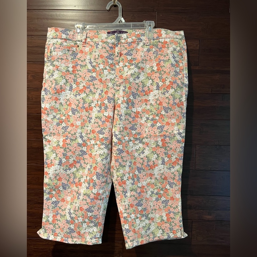 Gloria Vanderbilt Amanda Floral Cropped Jeans - Size 18W